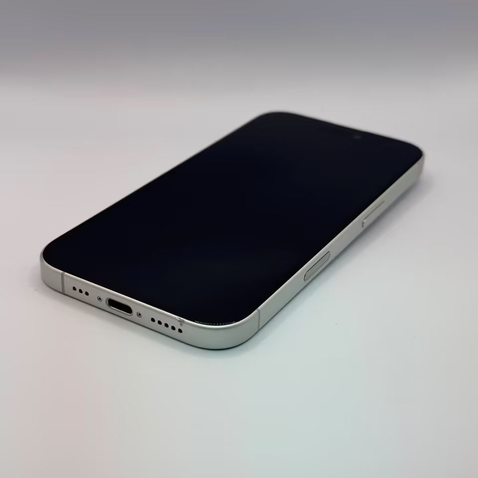 Apple iPhone 16 Weiß, Display und rechter Rahmen