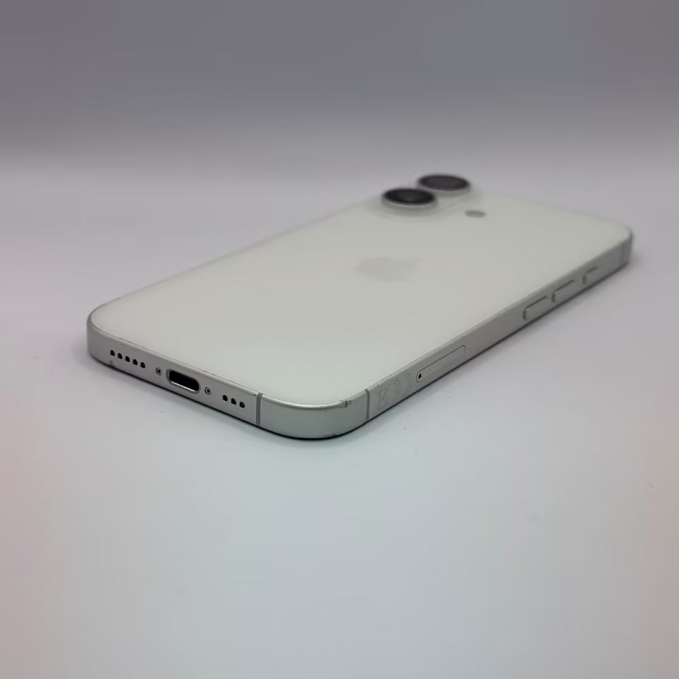 Apple iPhone 16 Weiß, USB-C-Anschluss und unterer Rahmen
